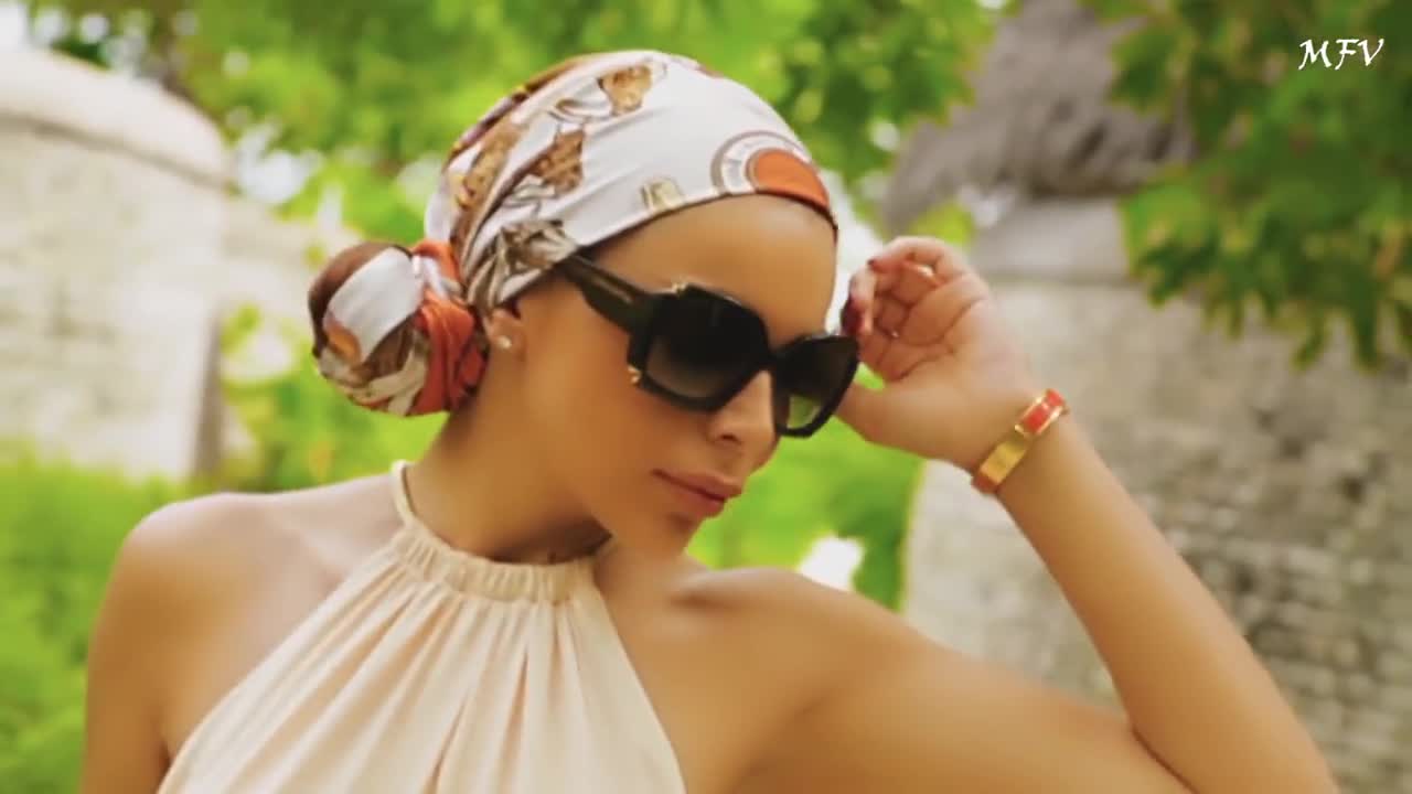 Алисия - Give me more - Неофициално видео