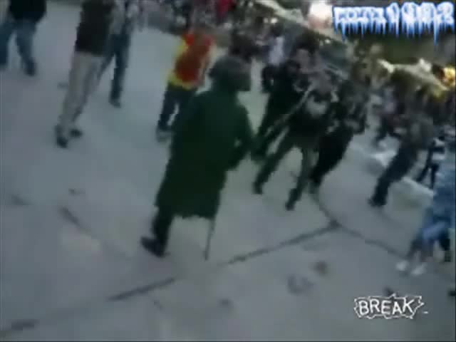 Баба Избухва Яко На Техно Смях