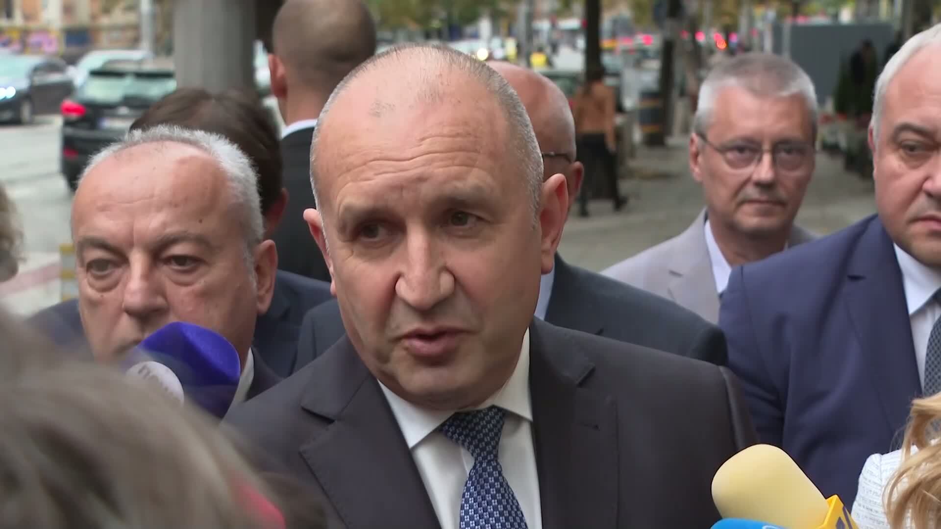 Радев отхвърли обвиненията за репресии срещу кметове на ДПС и заяви, че не е време за аматьори на върха на държавата
