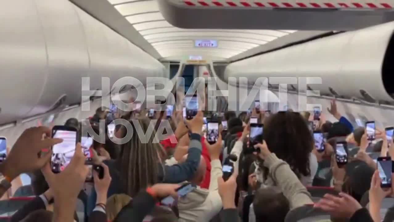 Самолетът на DARA беше огласен от песента победител на „Евровизия“ на път към София