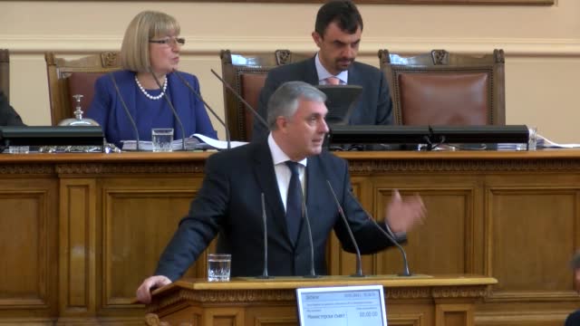 Калфин подаде оставка и като народен представител