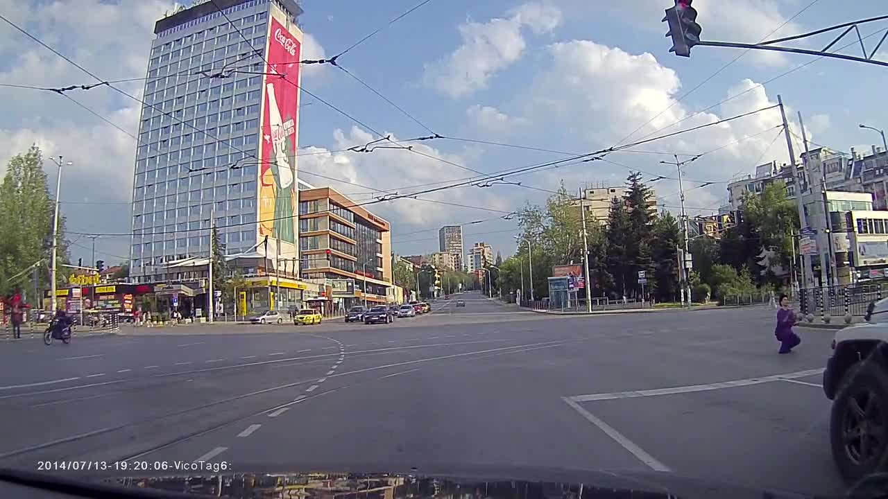 Кратко забавление за чакащите на светофара