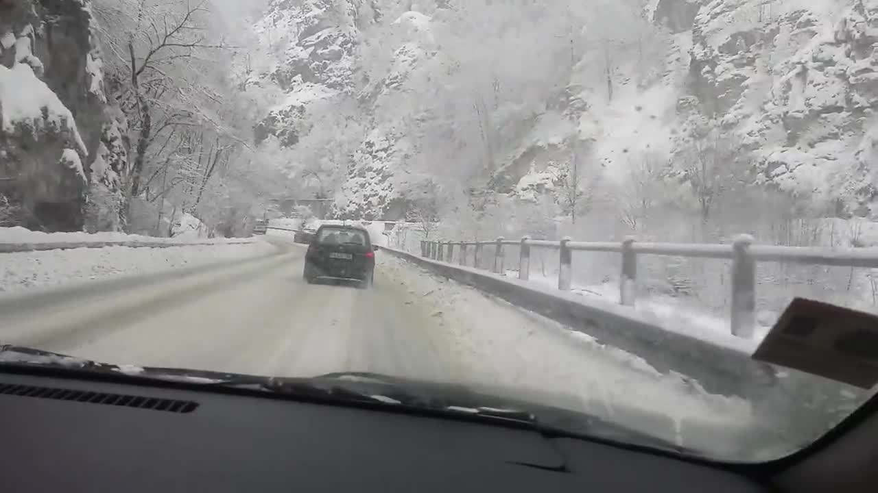 Как се чистят пътища в България и защо купуваме винетки?