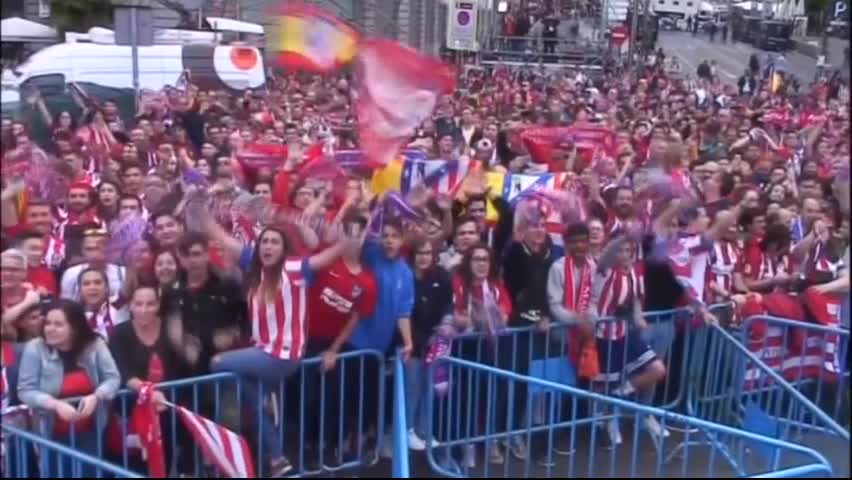 Атлетико Мадрид празнува спечеления трофей от Лига Европа с парад