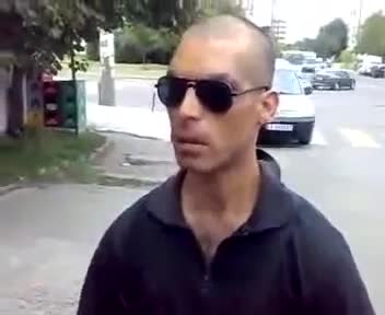 Напушен - Смях! Виж къв пистолет имам :d