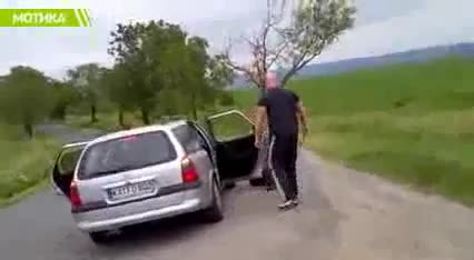 Чешки бодибилдер против Румънските роми продавачи измамници.