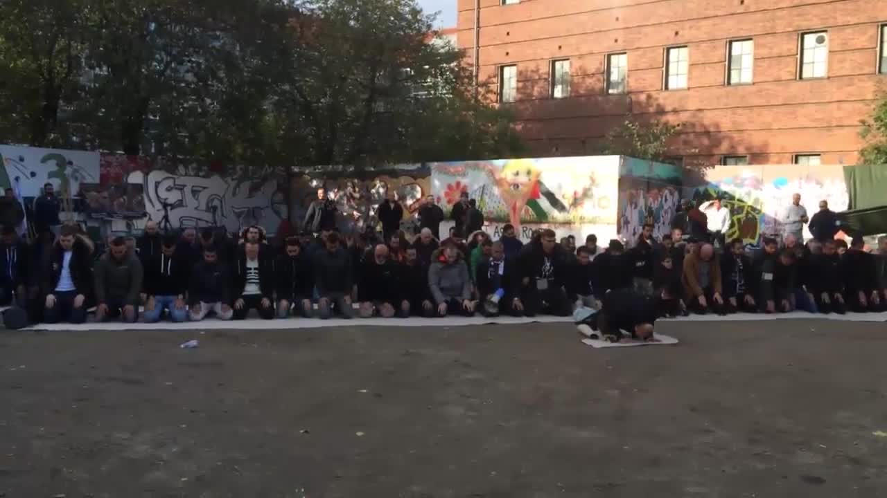 Бежанците призовават за джихад в Дания – в страната вече митингуват за въвеждане на шериата !
