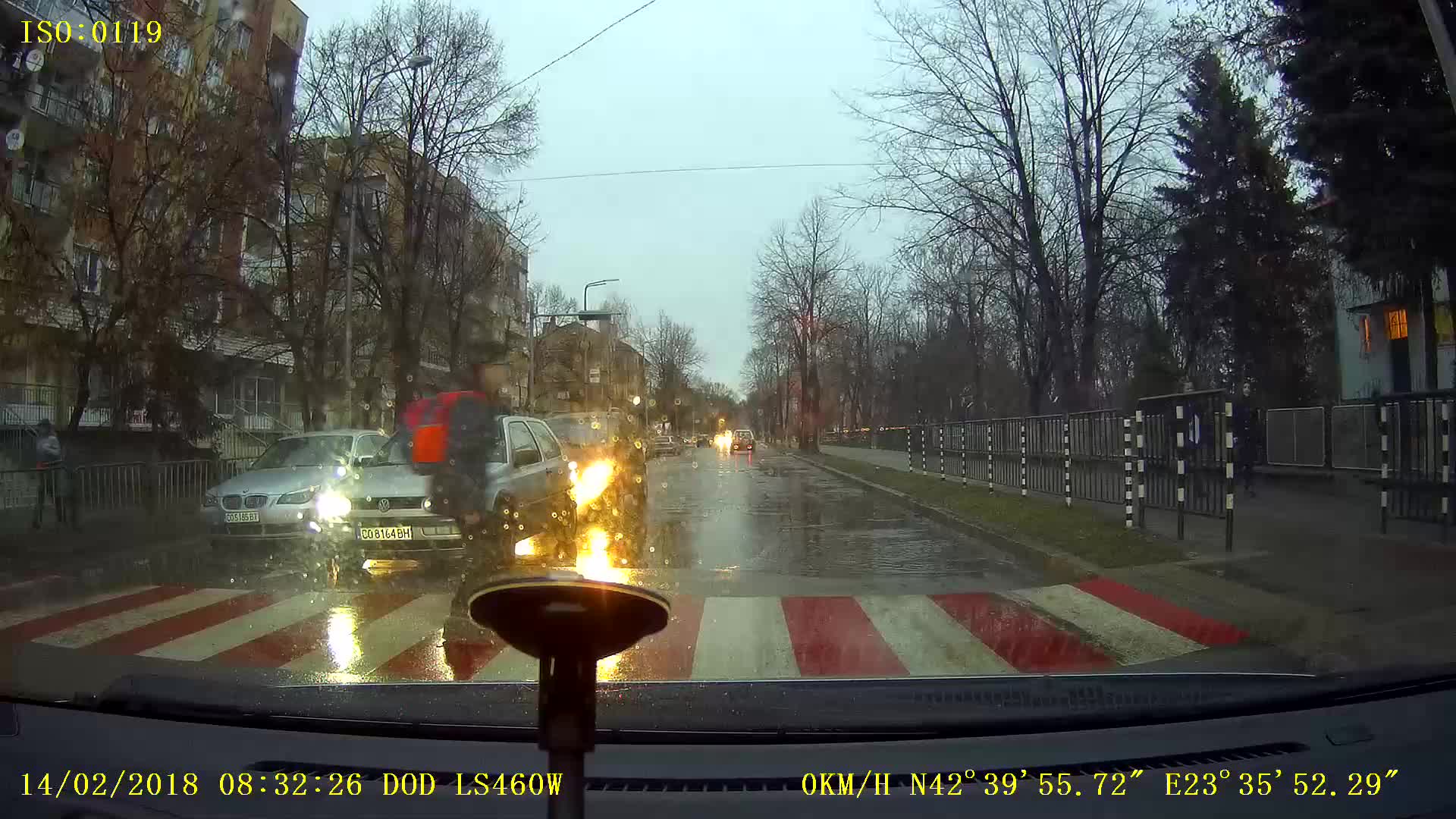Полиция на пешеходна пътека
