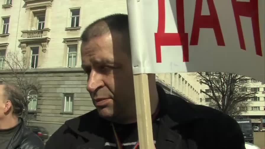 Граждани: Заемът е равносилен на държавен преврат