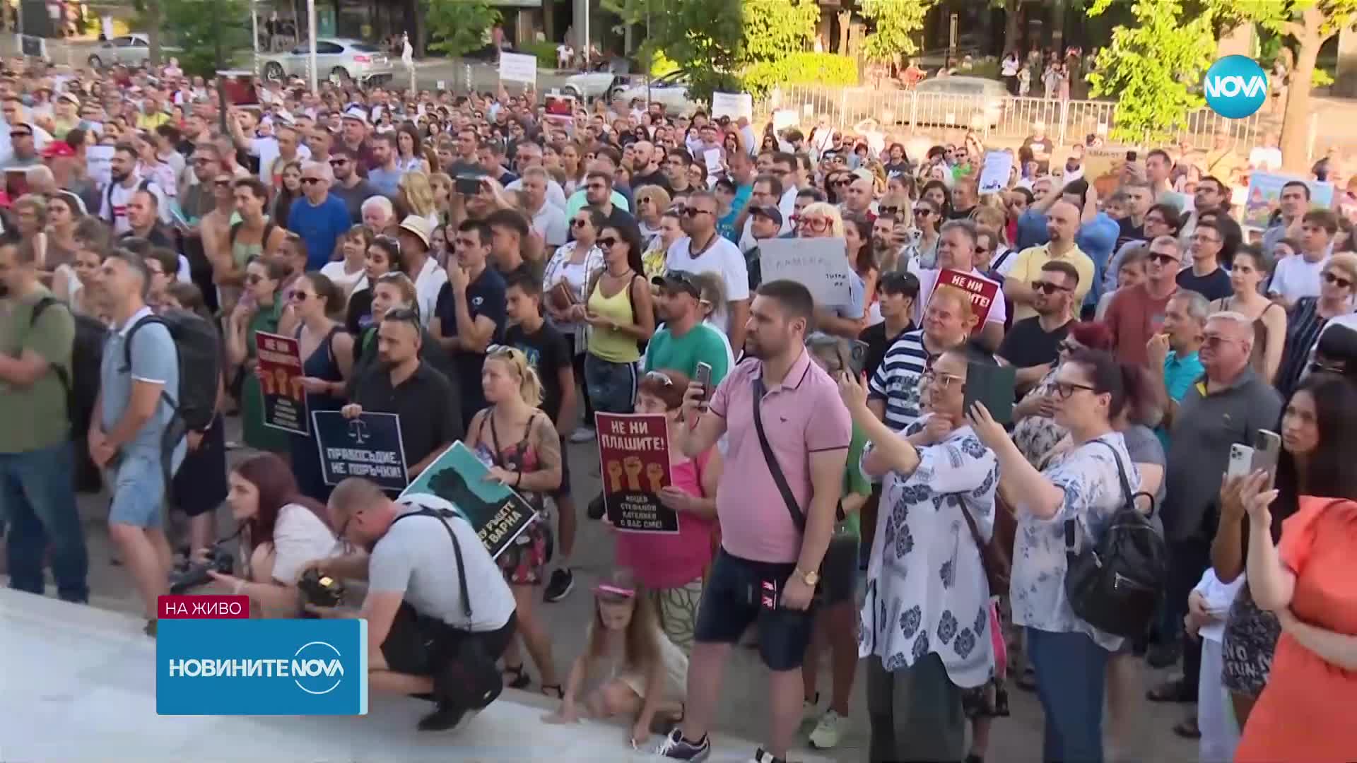 Около 2000 души се събраха на протест във Варна в защита на задържания кмет
