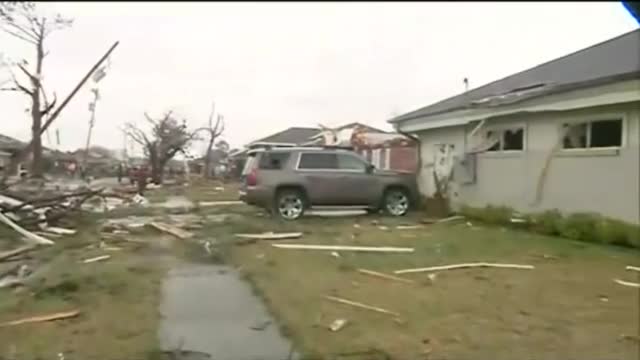 Торнадо вилня в Луизиана, десетки са ранени