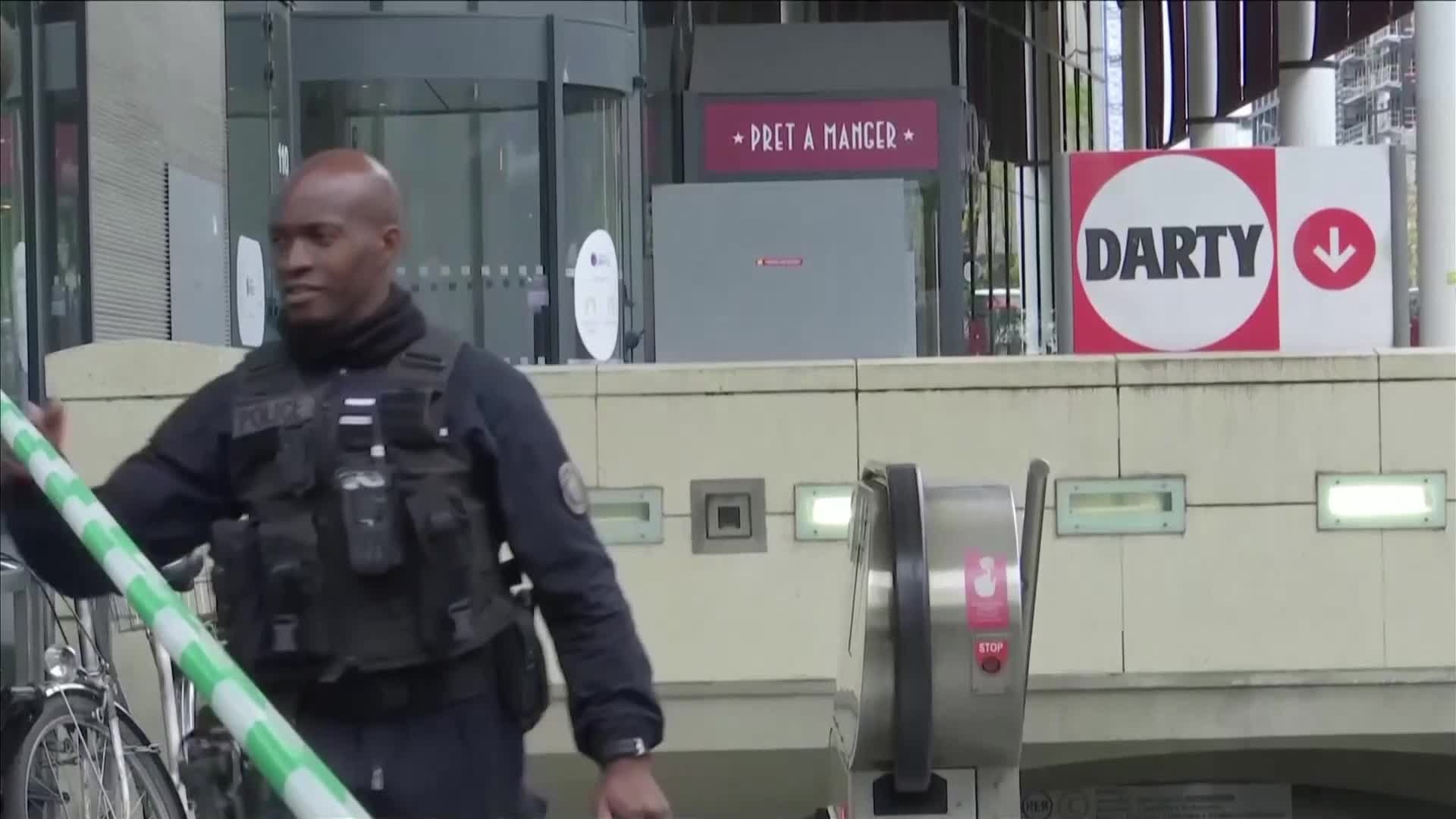 Полицията в Париж простреля забулена жена, крещяла "Аллах Акбар" във влак