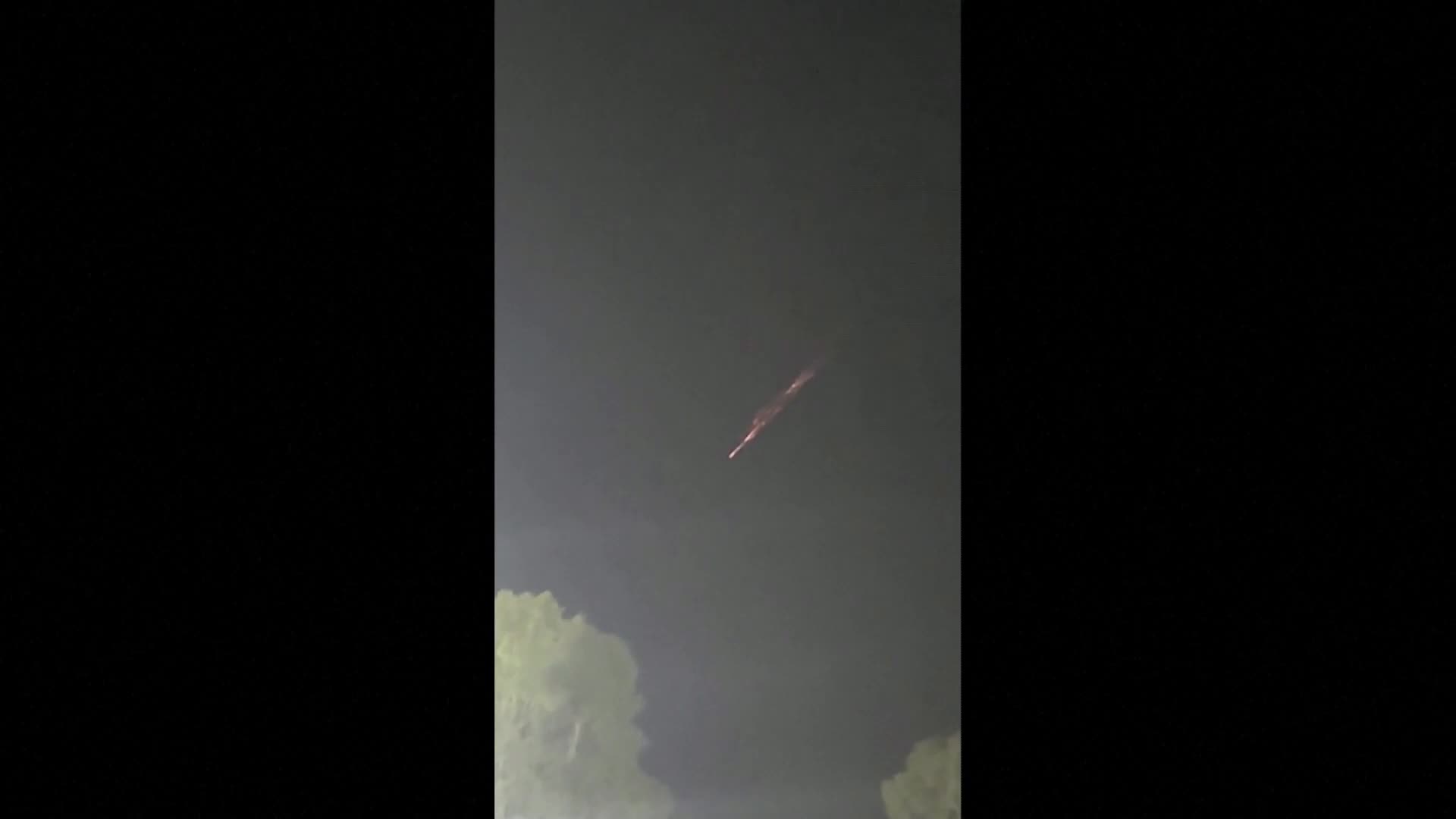 Небесен обект освети небето над Австралия (ВИДЕО)