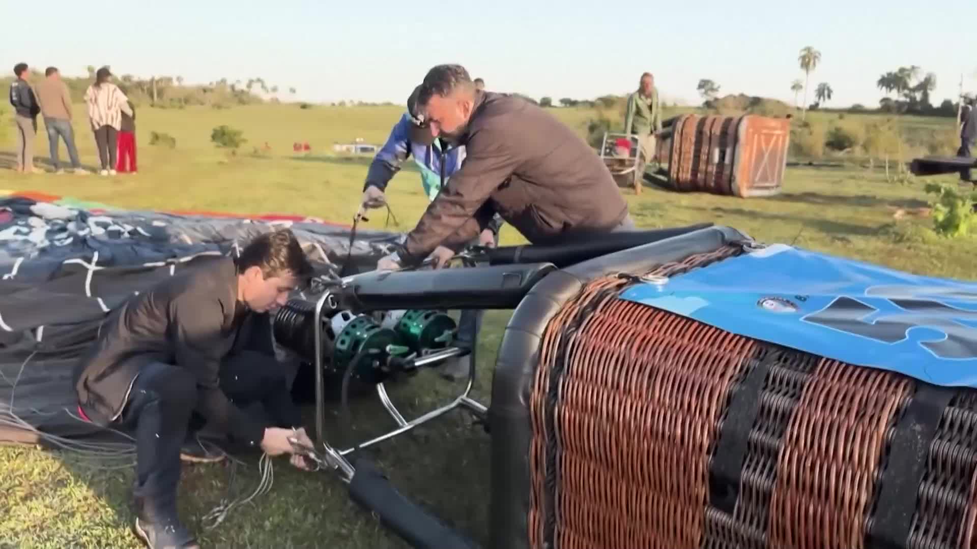 За пръв път: В небето над Парагвай полетяха десетки балони (ВИДЕО)