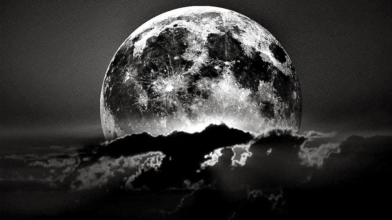 Черна луна - какво представлява и кой ще я види