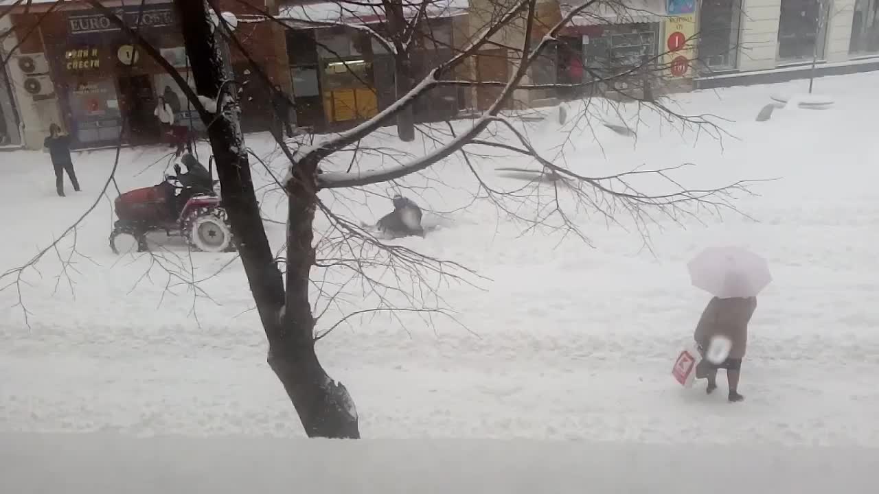 Снегопочистване в Бургас