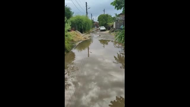 „Моята новина”: Разбита и наводнена улица