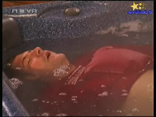 Big Brother4-Филип Заспива На Кирка Пиян В Джакузито!!31.10.2008