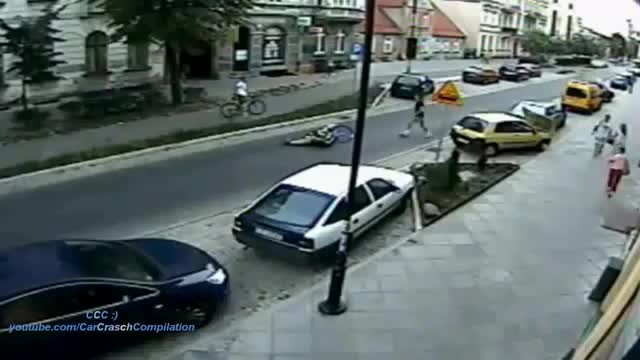 Инцидент !!! Хлапе събаря велосипедист!