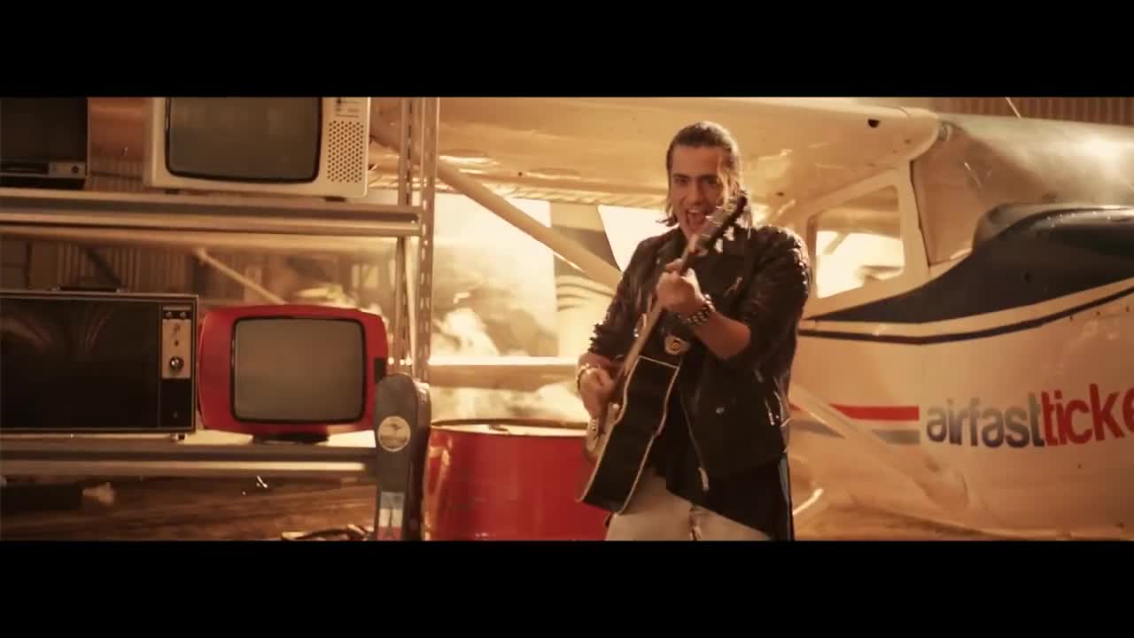 Гръцко 2014• Dionisis Sxoinas - Omorfaineis ti zoi mou( Оfficial Video )превод