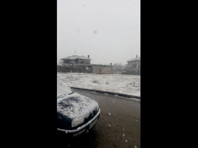 "Моята новина": Снеговалеж в град Кермен, Сливенско
