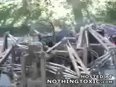 Много яка машина паяк