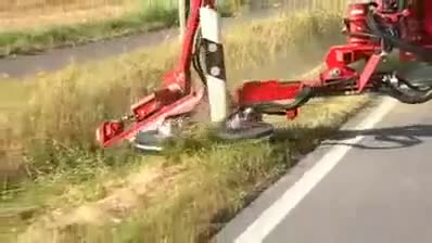Супер техника коси тревата край магистралите в Европа!
