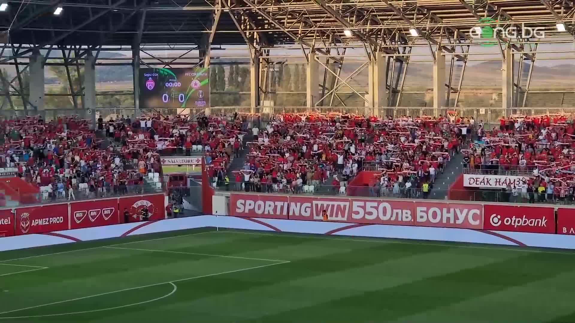 Феновете на ЦСКА надвикват изпълнението на химна на Сепси