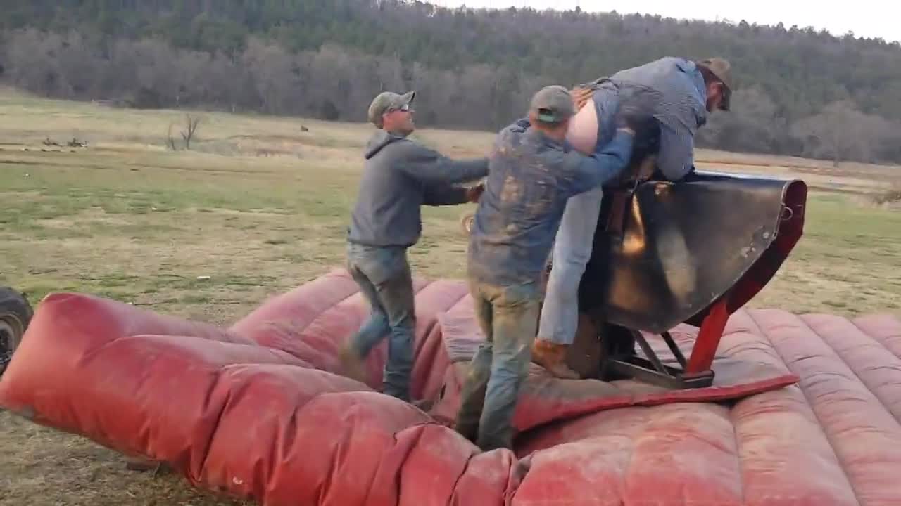 За тези офроуд маниаци купонът никога не спира , смях