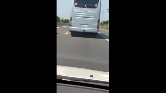 Бързащият автобус