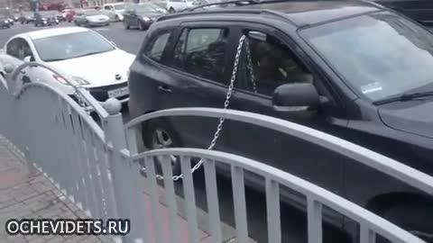 Шофьор изобретател е спокоен че паркирал на забранено място, смях