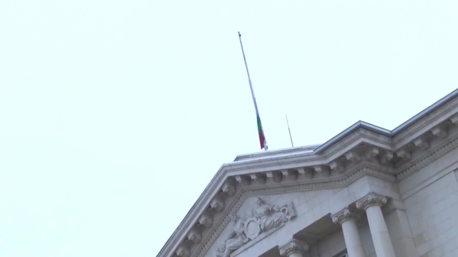 Знамената пред президентството са спуснати наполовина