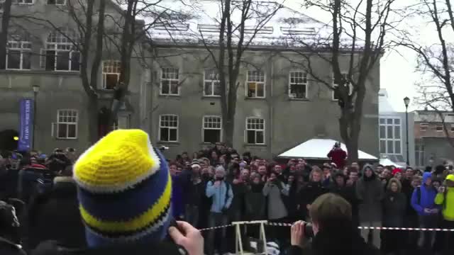 Скачане От Високо В Малък Басейн! 