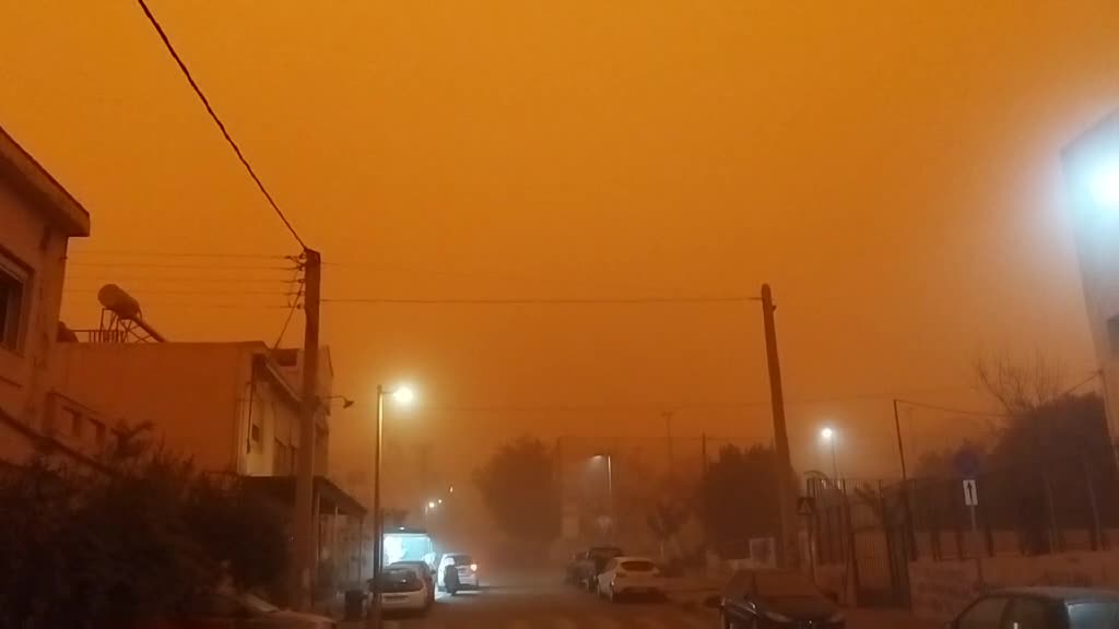 Рекордно количество прах от Сахара и кални дъждове парализираха остров Крит