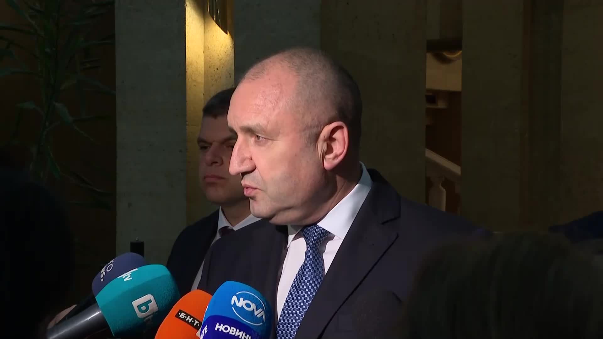 Радев: Крайно неуместно е партиите да се крият зад Паметника на Съветската армия