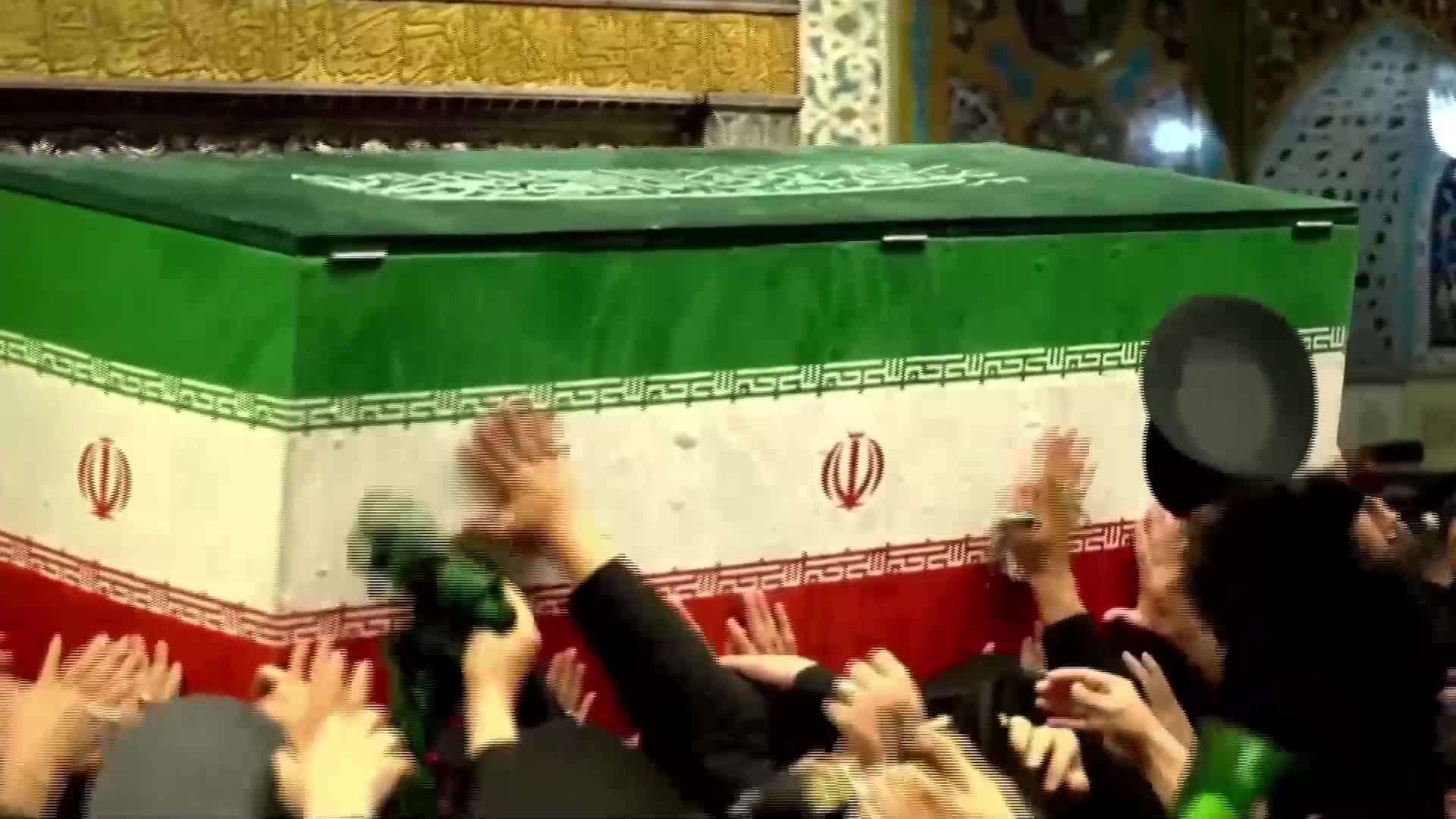 След неколкодневни церемонии: Али Хаменей беше погребан в най-святото шиитско светилище в Иран