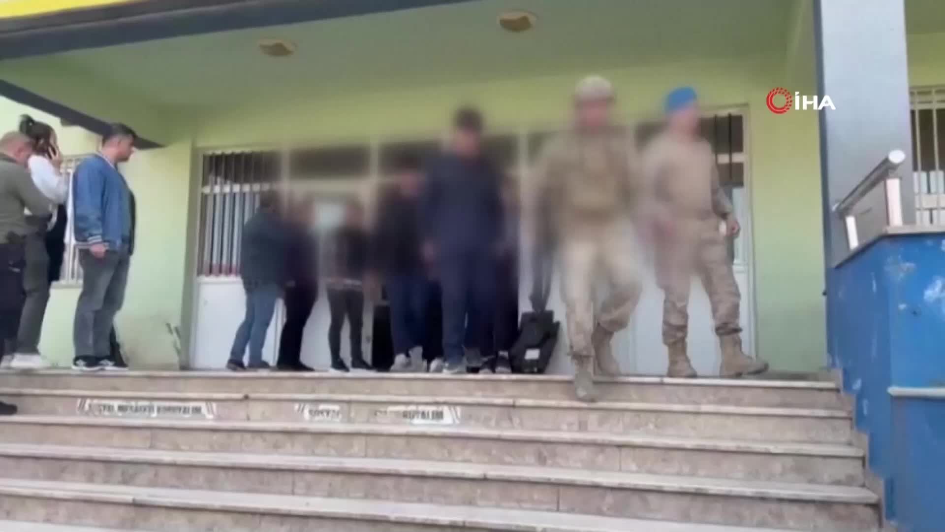 16 ранени при стрелба в училище в Турция