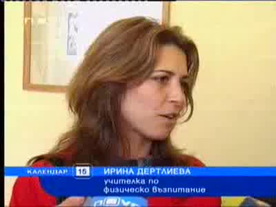 Момиче Пребива Учителката Си !!!