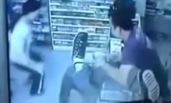 Смотан крадец отнася напляскване