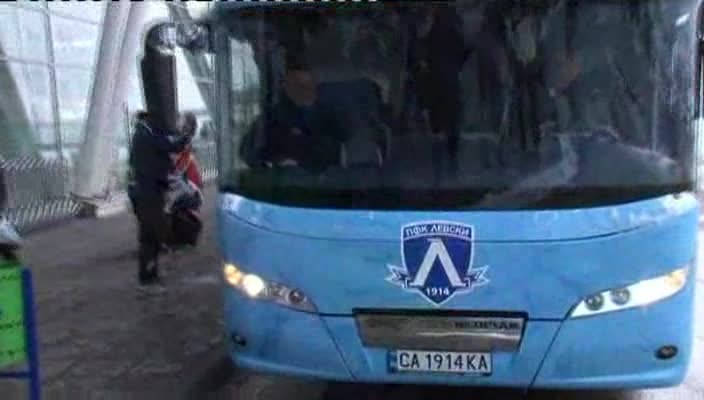 Вижте какво направи този на Летище София от любов към Левски :) 