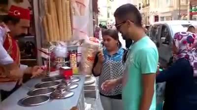 Най-лудия сладоледаджия в света!