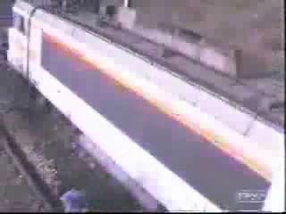 Откачалник Излиза Пред Влак