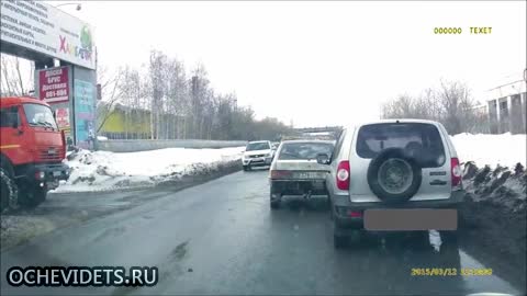 Ето как руски шофьор покани колегата си най-после да тръгне