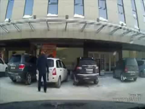 >Това паркиране трябва да влезе в учебниците за шофьори! Смях