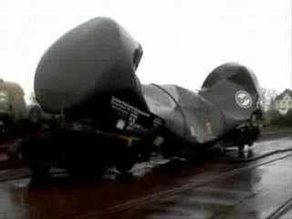 Силата На Вакуума; Вагон Се Сгъва Като Консерва