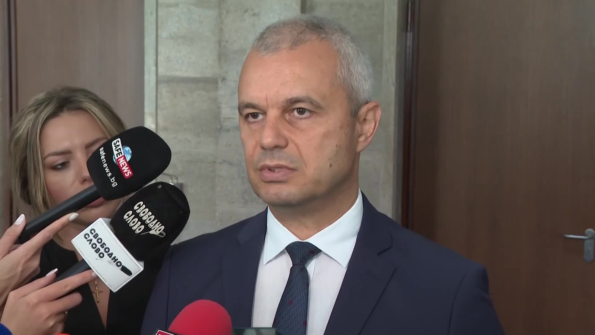 „Възраждане“ и „Демократична България“ поискаха оставката на Десислава Атанасова