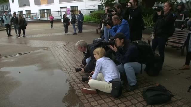 Фенове отдадоха почит на Майкъл Джексън на 60-ия му рожден ден