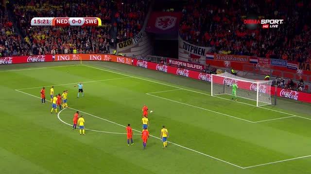 Холандия стартира с бърз гол срещу Швеция