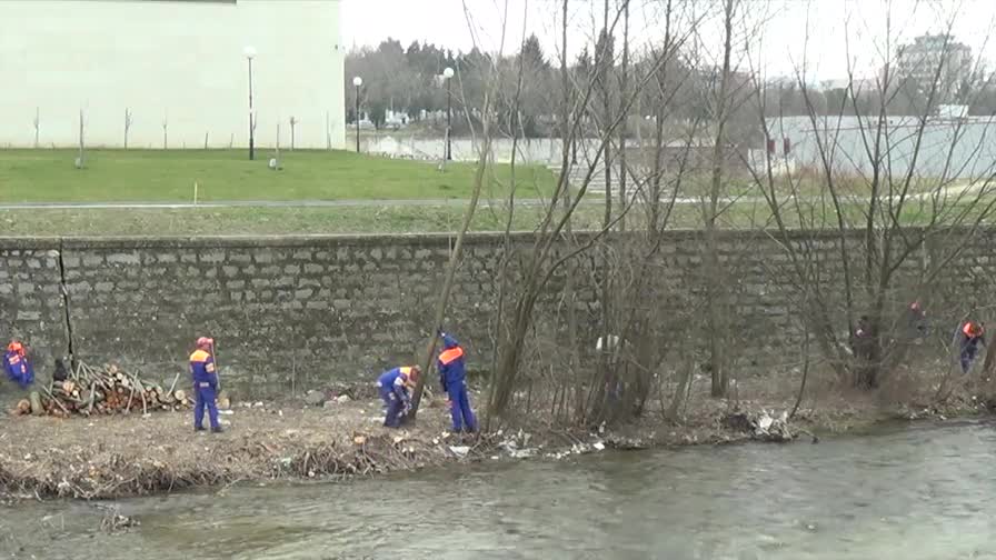 Прочистиха коритото на реката в Благоевград