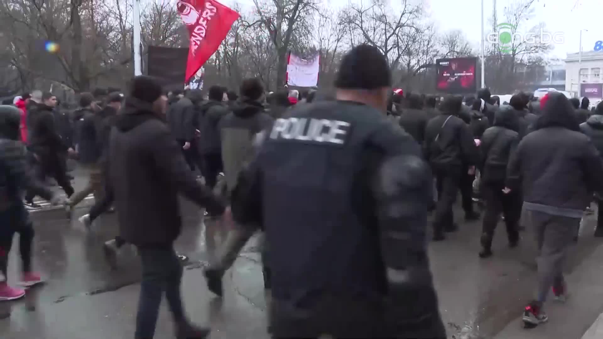 Шествието на феновете на ЦСКА преди сблъсъка с Левски